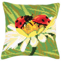 Cushion kit Ladybug on camomile 40 X 40 cm CDA5219