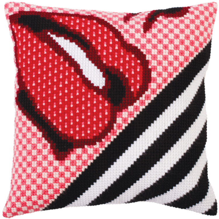 Pagalvėlės rinkinys Raudoni lūpų dažai  40 X 40 cm CDA5277