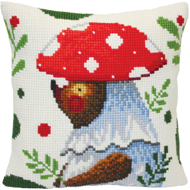 Cushion kit Bear walking in the forest  40 X 40 cm CDA5419