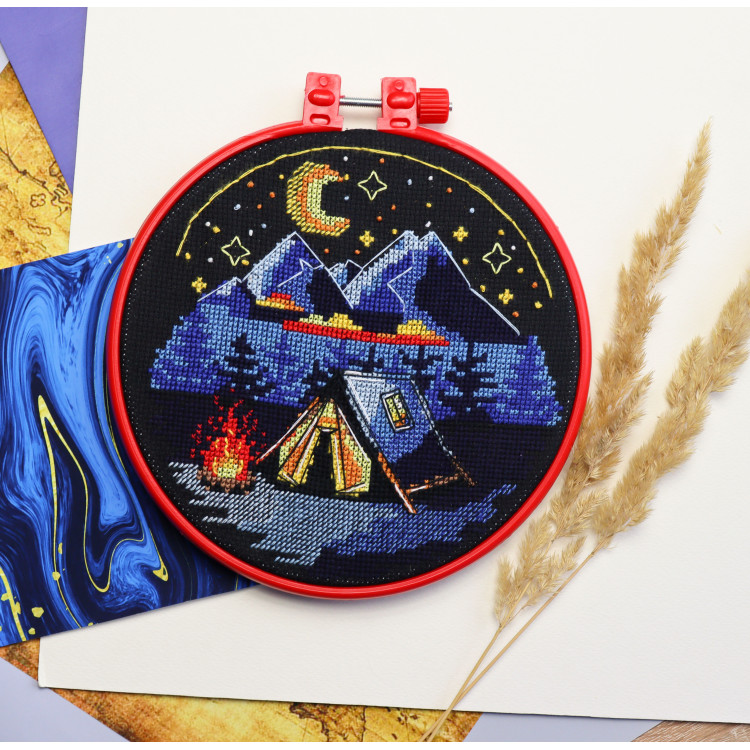 Cross-stitch kits with Hoop Included Around the campfire 17x17 cm AAHM-074