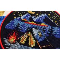 Cross-stitch kits with Hoop Included Around the campfire 17x17 cm AAHM-074