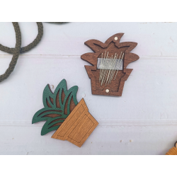 Wooden needle case. Succulent KF056/115