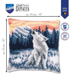 Cross stitch cushion kit Wolf in winter PN/0188518