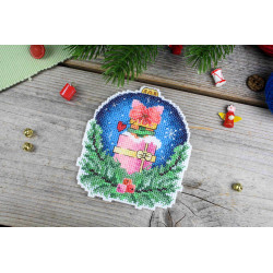 Kreuzstich-Set "Neujahrsball mit einem Eichhörnchen" 10x9 cm SR-1160