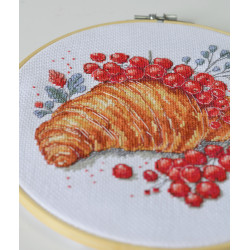 Наборы для вышивания крестиком "Круассан с красной смородиной" 20x20 см AAH-285