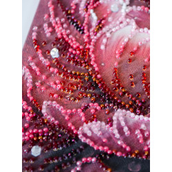 Pagrindinis rinkinys siuvinėjimui karoliukais „Rasos bučinys“ 23x23 cm AAB-951