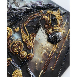 Vidutinio dydžio rinkinys siuvinėjimui karoliukais "Tamsos griausmas" 20x20 cm AAMB-129