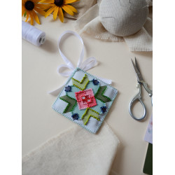 Dekoracija „Pavasario kaleidoskopas“ 13,2x6,6 cm AABT-047