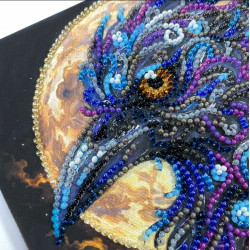 Mini karoliukų siuvinėjimo rinkinys "Gintarinis žvilgsnis" 15x15 cm AAM-270