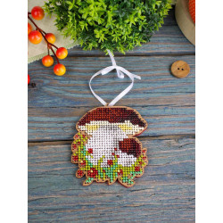 Cross-stich on wooden base "Christmas tree decoration. Porcini mushroom" 8*7 cm SO-149