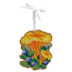 Cross-stich on wooden base "Christmas tree decoration. Chanterelle mush" 8*6 cm SO-148