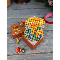 Cross-stich on wooden base "Christmas tree decoration. Chanterelle mush" 8*6 cm SO-148