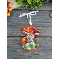 Cross-stich on wooden base "Christmas tree decoration. Little fly agari" 7*5 cm SO-147