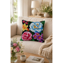 Latch-hook cushion kit Flowers SA4228