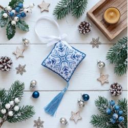 Cross-stitch kits three-dimensional decoration "Frosty Ornament" AAHT-003