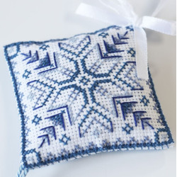 Cross-stitch kits three-dimensional decoration "Frosty Ornament" AAHT-003