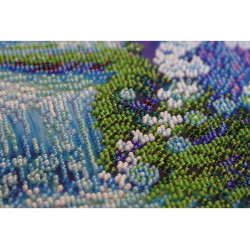 Rinkinys siuvinėjimui karoliukais ant meno drobės "Kristalinė purškimo musė" 30 x 30 cm AAB-658