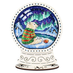 Cross-stich on wooden base "Snow globe. Polar bear" 14*11*5 cm SO-171