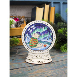 Cross-stich on wooden base "Snow globe. Polar bear" 14*11*5 cm SO-171
