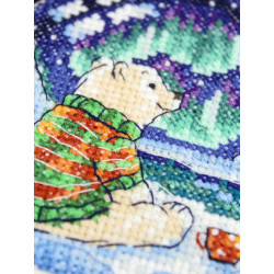 Cross-stich on wooden base "Snow globe. Polar bear" 14*11*5 cm SO-171