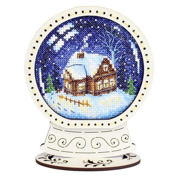 Cross-stich on wooden base "Snow globe. Country house" 14*11*5 cm SO-167