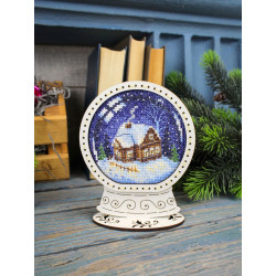 Cross-stich on wooden base "Snow globe. Country house" 14*11*5 cm SO-167
