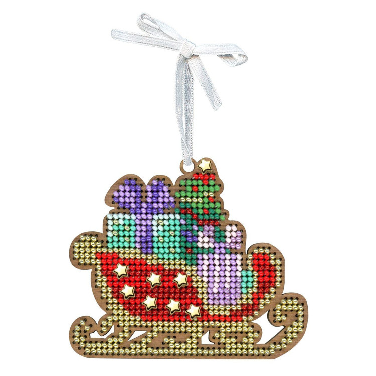Cross-stich on wooden base "Christmas tree decoration. Festive sleigh" 8*9 cm SO-145