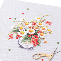 Cross stitch kit  Chamomile and Red Currant 18 x 23 cm 100-012