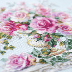 Cross stitch kit  Roses for the Duchess 40 x 30 cm 110-011