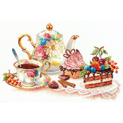 Cross stitch kit  Cakes 40 x 28 cm 120-001