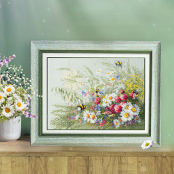 Cross stitch kit  Daisies and Clover 40 x 30 cm 510-225