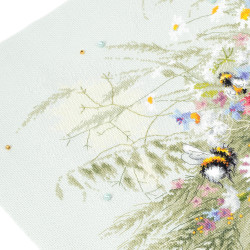 Cross stitch kit  Daisies and Clover 40 x 30 cm 510-225