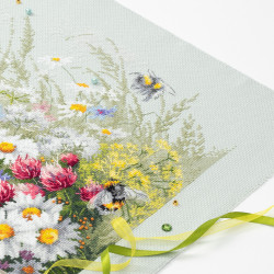 Cross stitch kit  Daisies and Clover 40 x 30 cm 510-225
