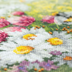 Cross stitch kit  Daisies and Clover 40 x 30 cm 510-225