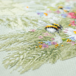 Cross stitch kit  Daisies and Clover 40 x 30 cm 510-225