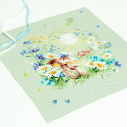 Cross stitch kit  Meadow Stories. Snail 26 x 26 cm 510-352