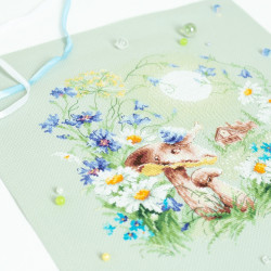 Cross stitch kit  Meadow Stories. Snail 26 x 26 cm 510-352