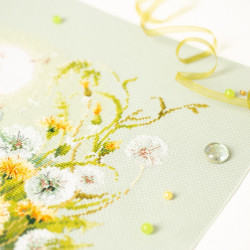 Cross stitch kit  Meadow Stories. Bumblebee 26 x 26 cm 510-354