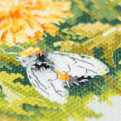 Cross stitch kit  Meadow Stories. Bumblebee 26 x 26 cm 510-354