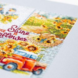Cross stitch kit  Shine like a Sunflower! 26 x 26 cm 540-704