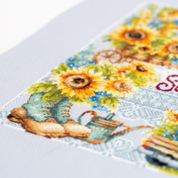 Cross stitch kit  Shine like a Sunflower! 26 x 26 cm 540-704