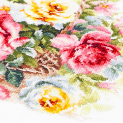 Cross stitch kit  Basket with Roses 40 x 26 cm 70-19