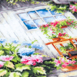 Cross stitch kit  Quiet Happiness 26 x 26 cm 70-47