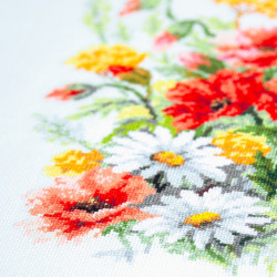 Cross stitch kit  Wildflowers 26 x 26 cm 70-58