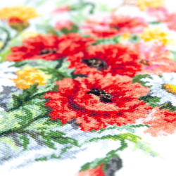 Cross stitch kit  Wildflowers 26 x 26 cm 70-58